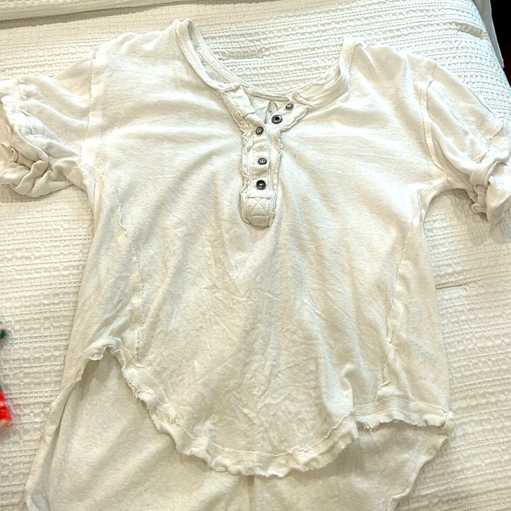 Free people ruffle sleeve button up tee! XS 💌🎀